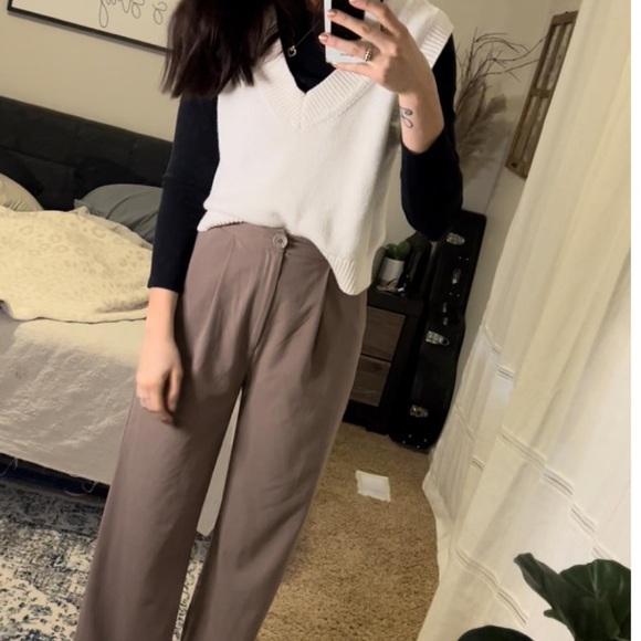 Abercrombie NWT medium cream white v-neck sweater vest - Picture 6 of 6